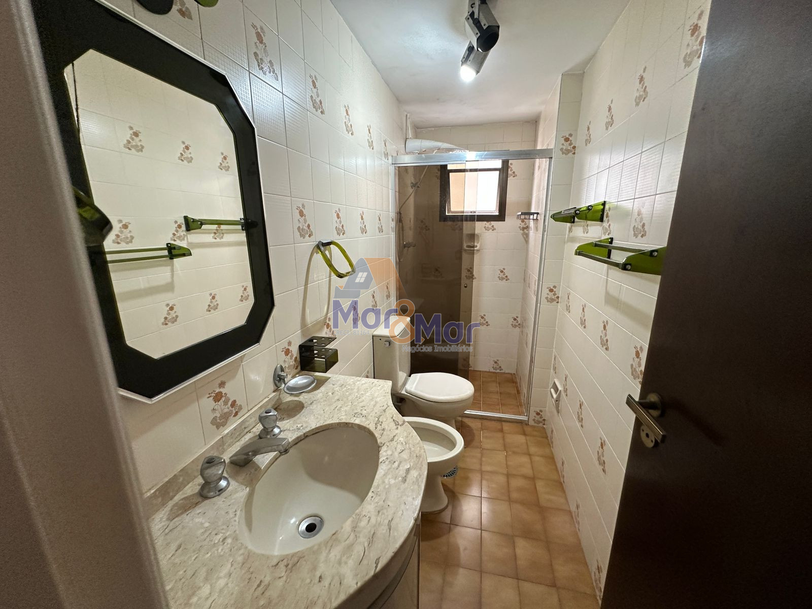 Apartamento na Praia das Pitangueiras, Guarujá - SP