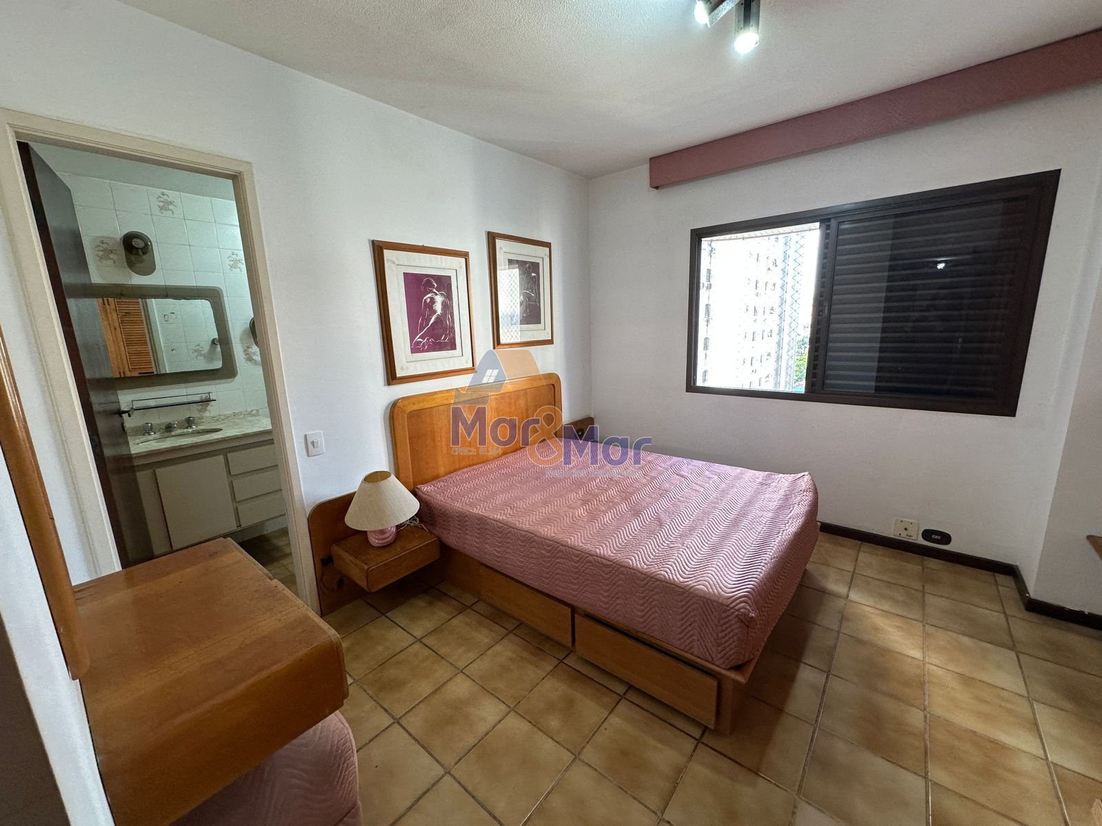 Apartamento na Praia das Pitangueiras, Guarujá - SP