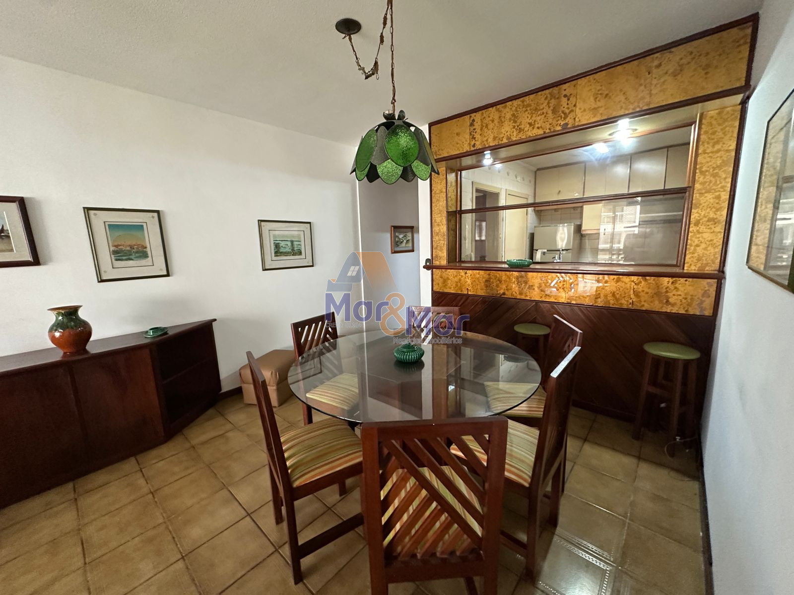 Apartamento na Praia das Pitangueiras, Guarujá - SP