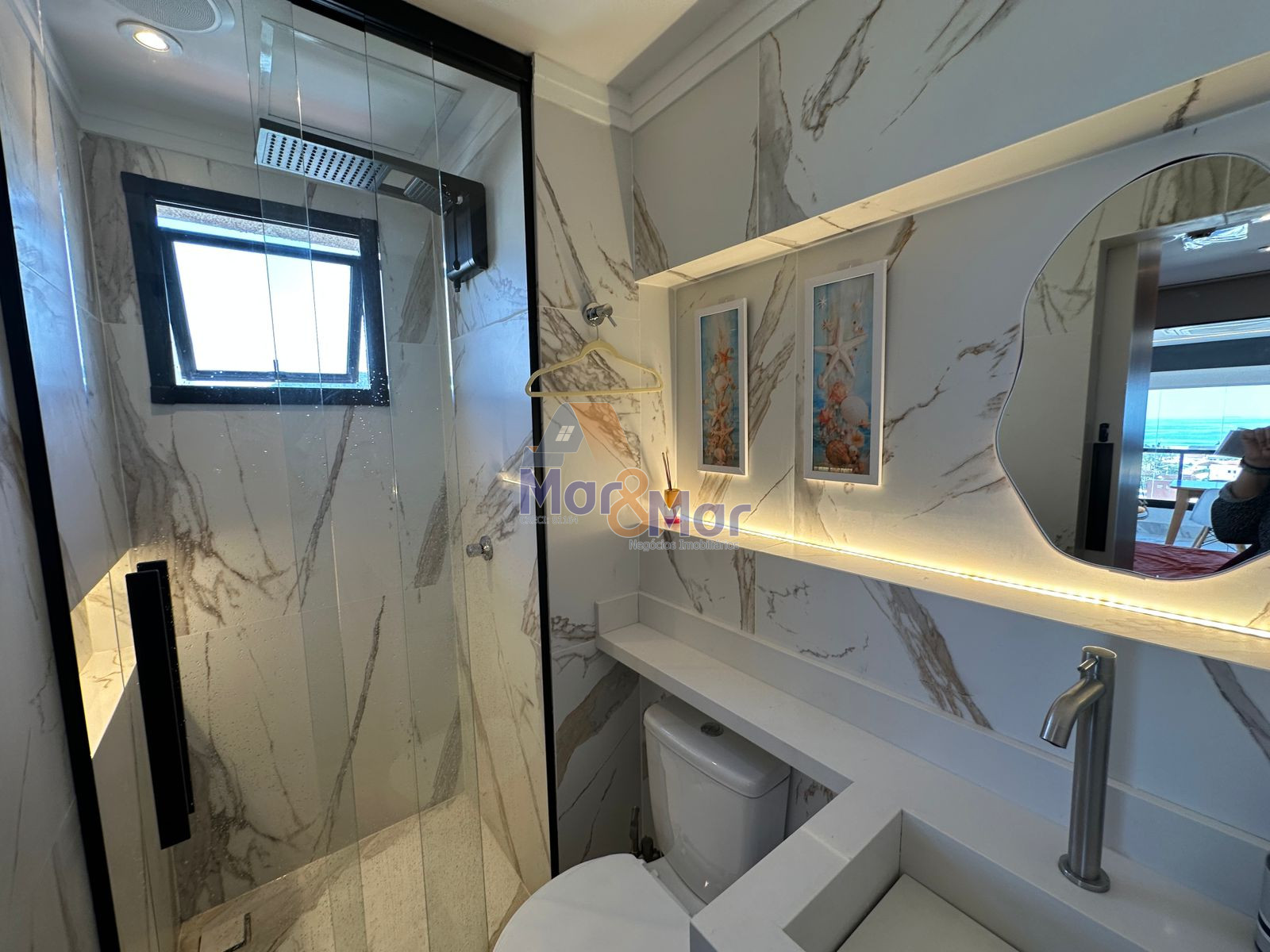 Apartamento na Praia da Enseada, Guarujá - SP