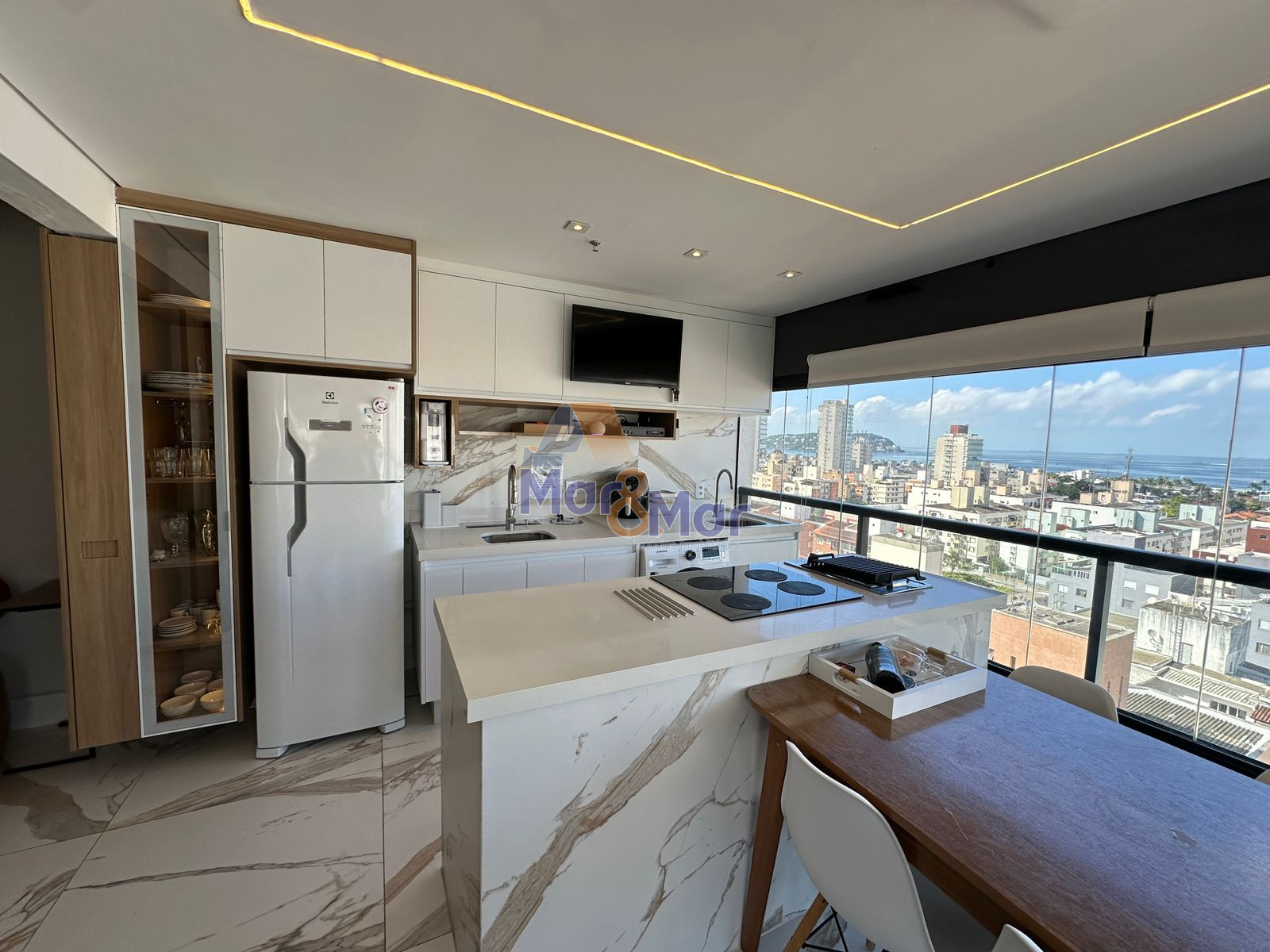 Apartamento na Praia da Enseada, Guarujá - SP