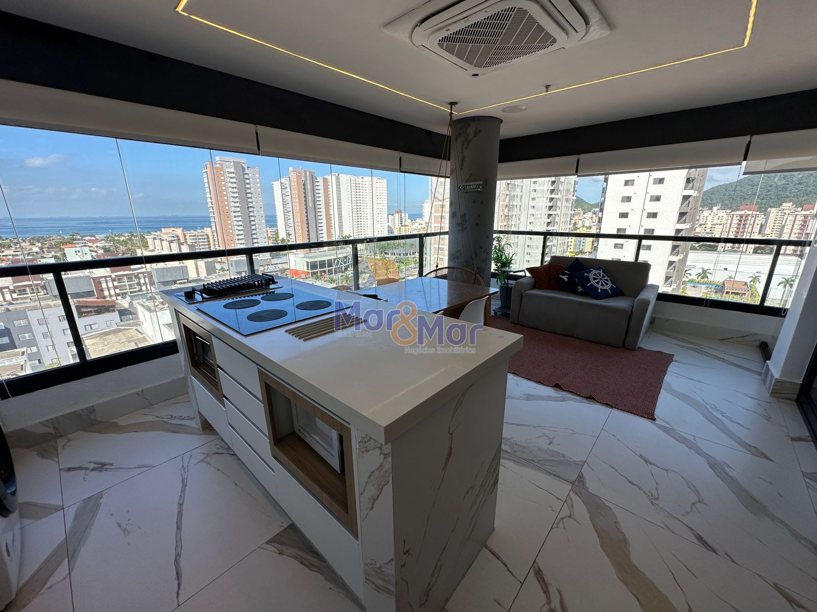 Apartamento na Praia da Enseada, Guarujá - SP