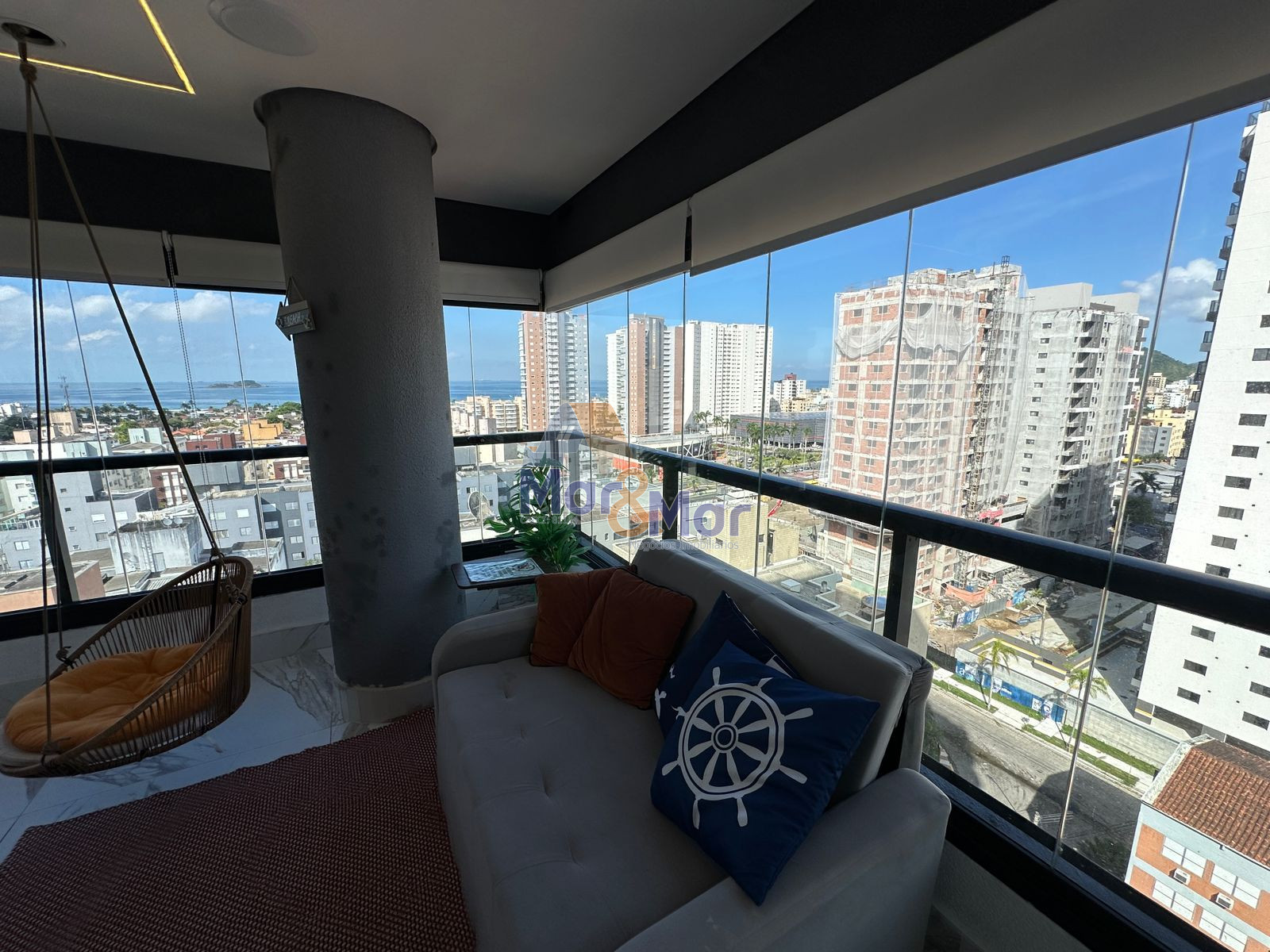 Apartamento na Praia da Enseada, Guarujá - SP