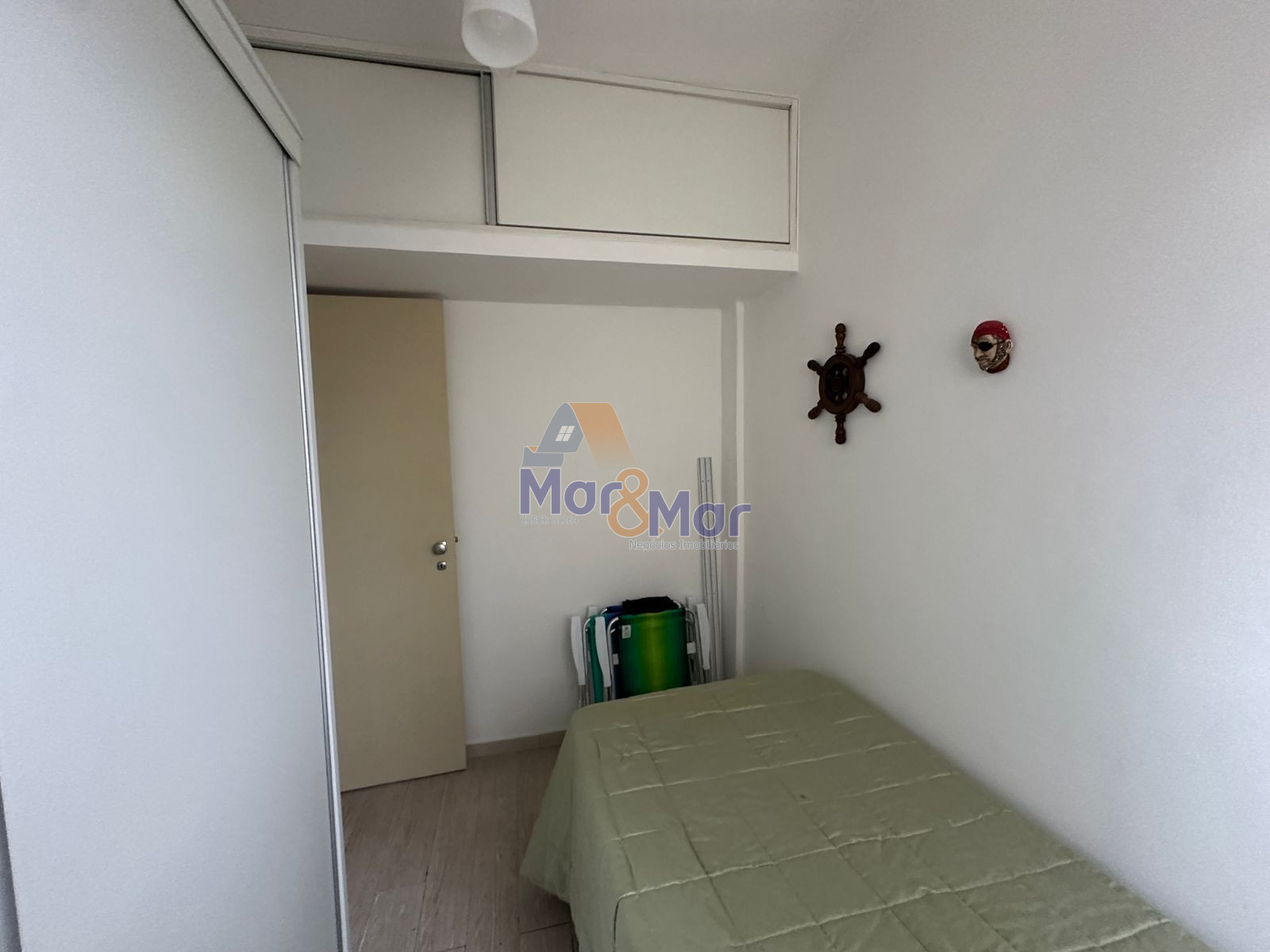 Apartamento na Praia das Pitangueiras, Guarujá - SP