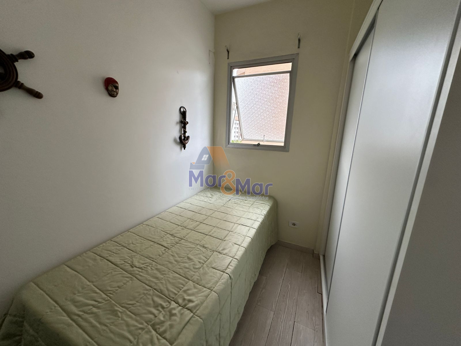 Apartamento na Praia das Pitangueiras, Guarujá - SP