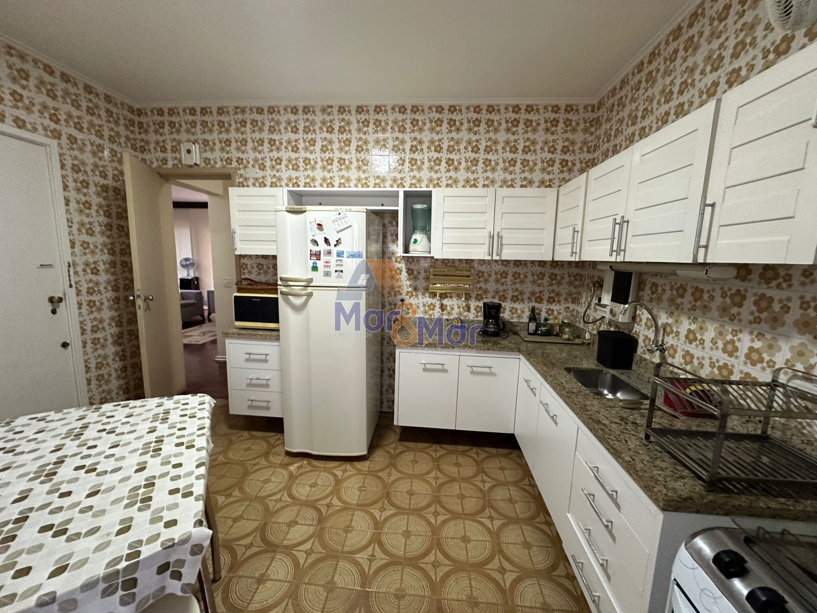 Apartamento na Praia das Pitangueiras, Guarujá - SP
