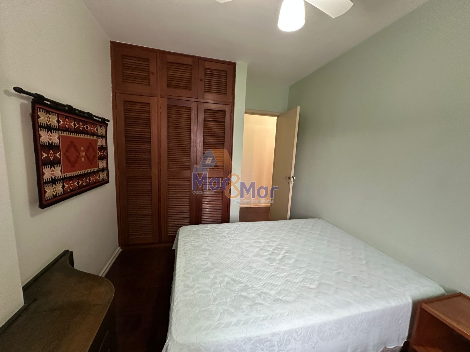 Apartamento na Praia das Pitangueiras, Guarujá - SP