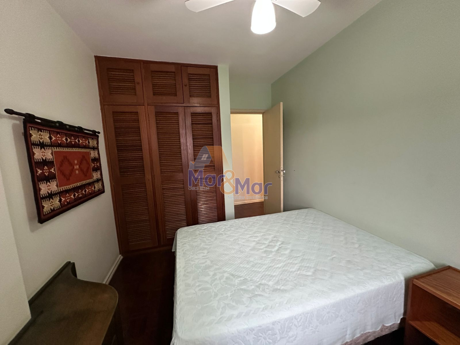 Apartamento na Praia das Pitangueiras, Guarujá - SP