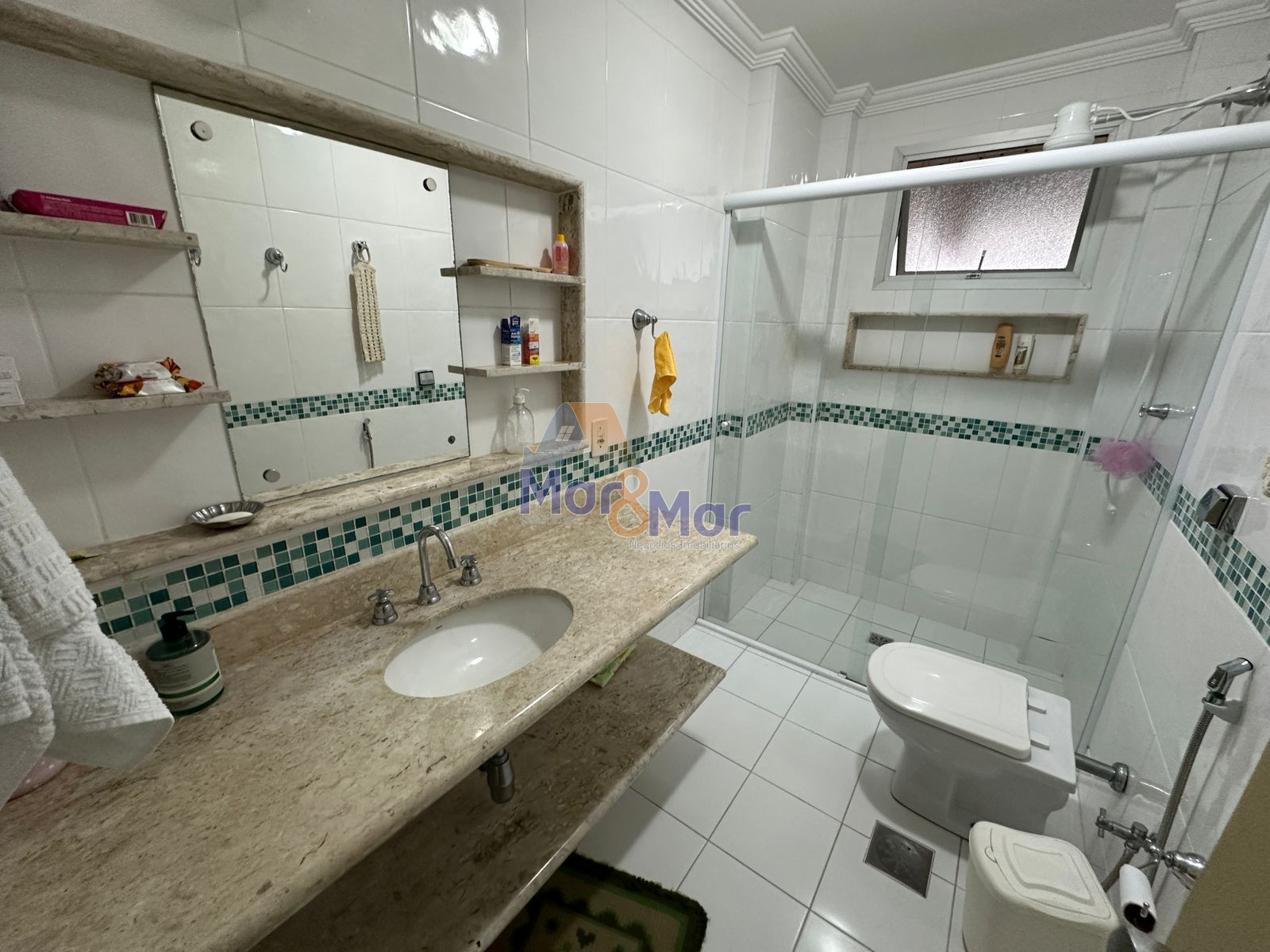 Apartamento na Praia das Pitangueiras, Guarujá - SP