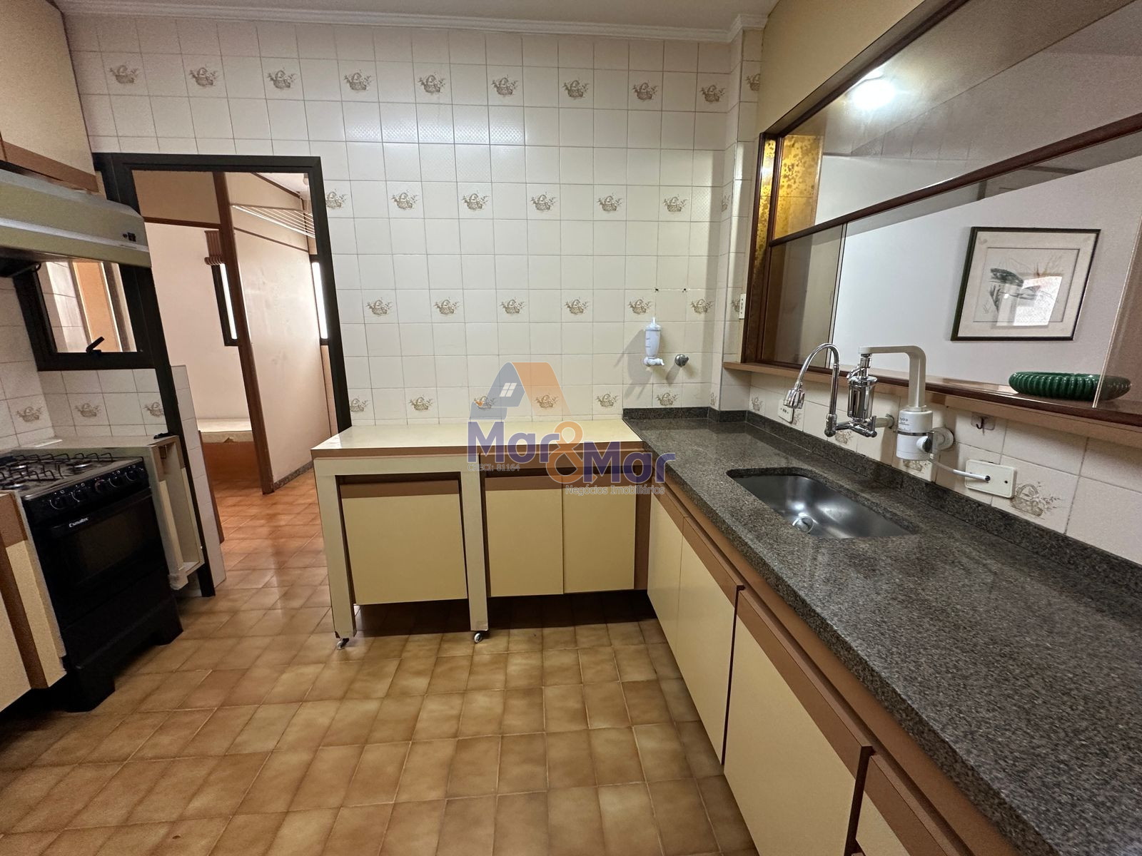 Apartamento na Praia das Pitangueiras, Guarujá - SP