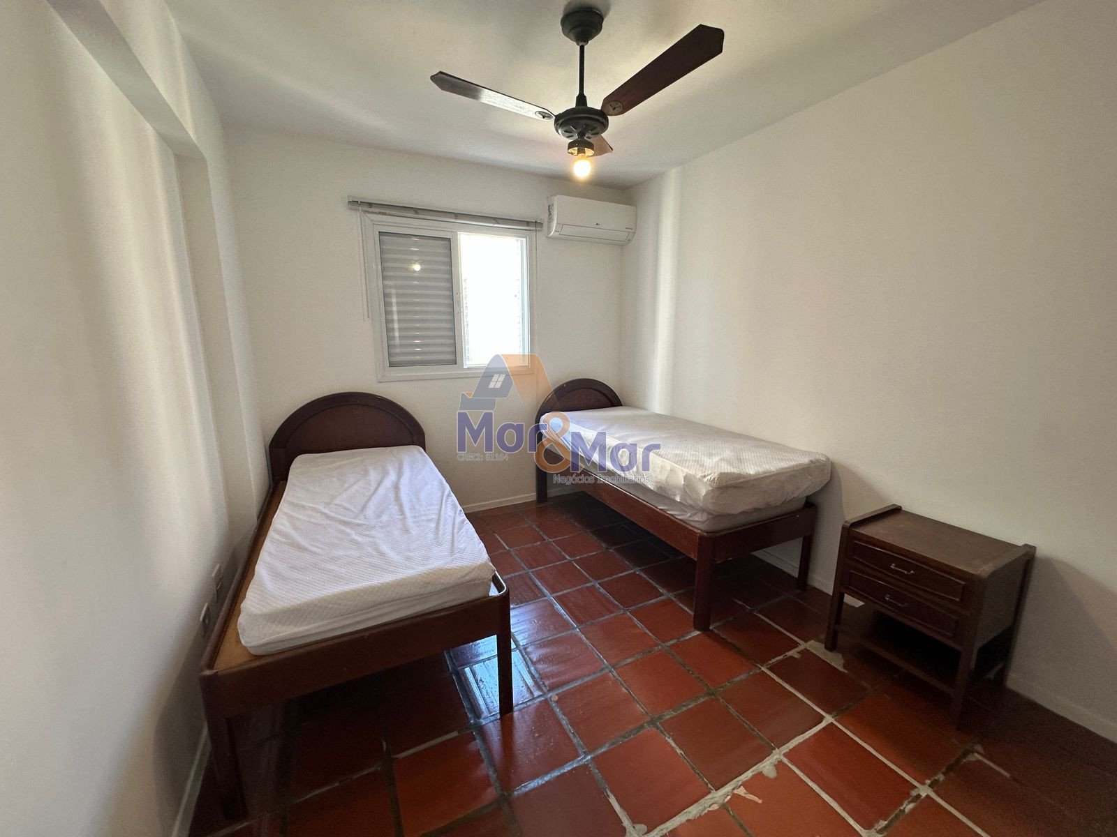 Apartamento na Praia das Pitangueiras, Guarujá - SP