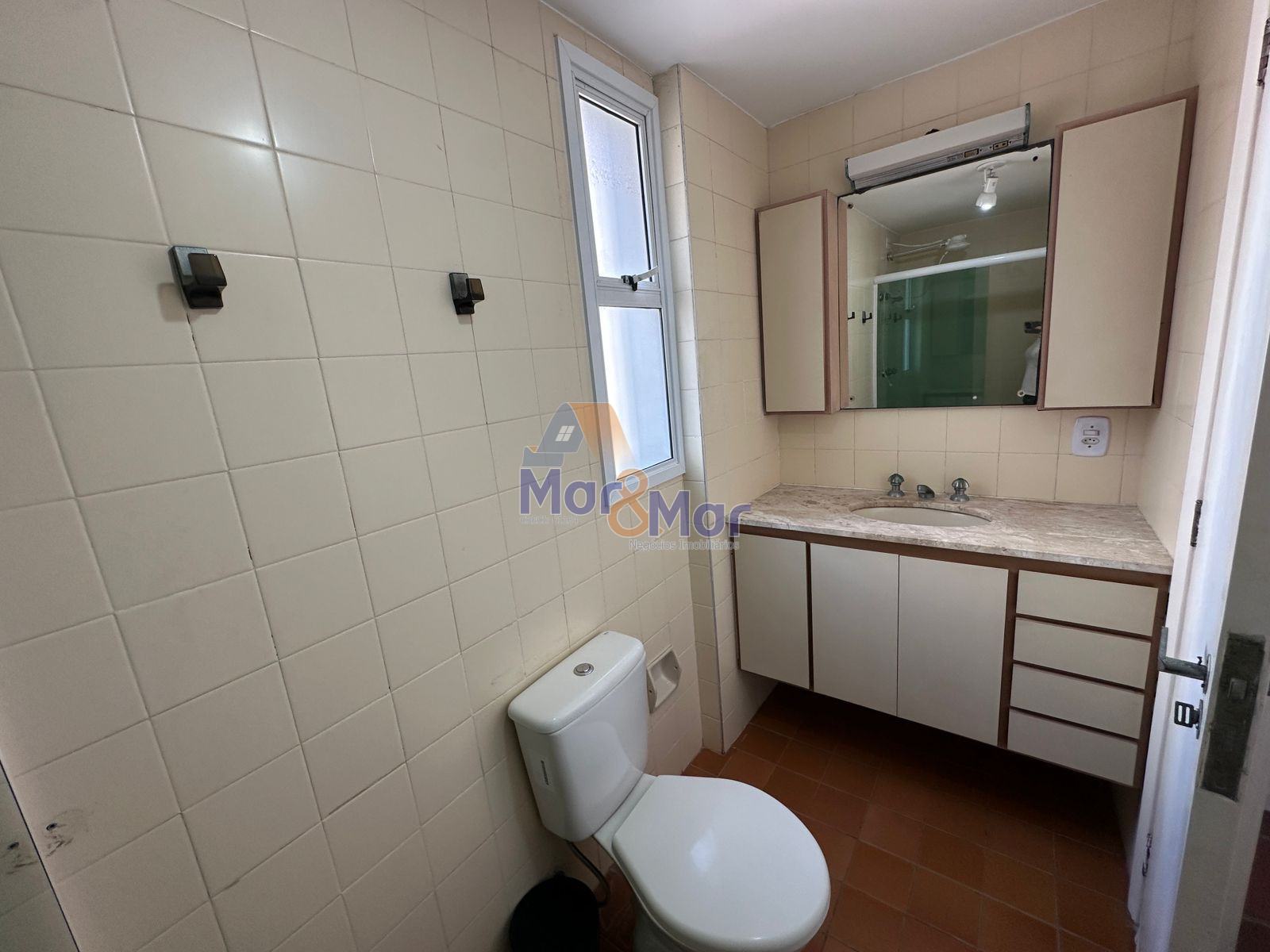 Apartamento na Praia das Pitangueiras, Guarujá - SP