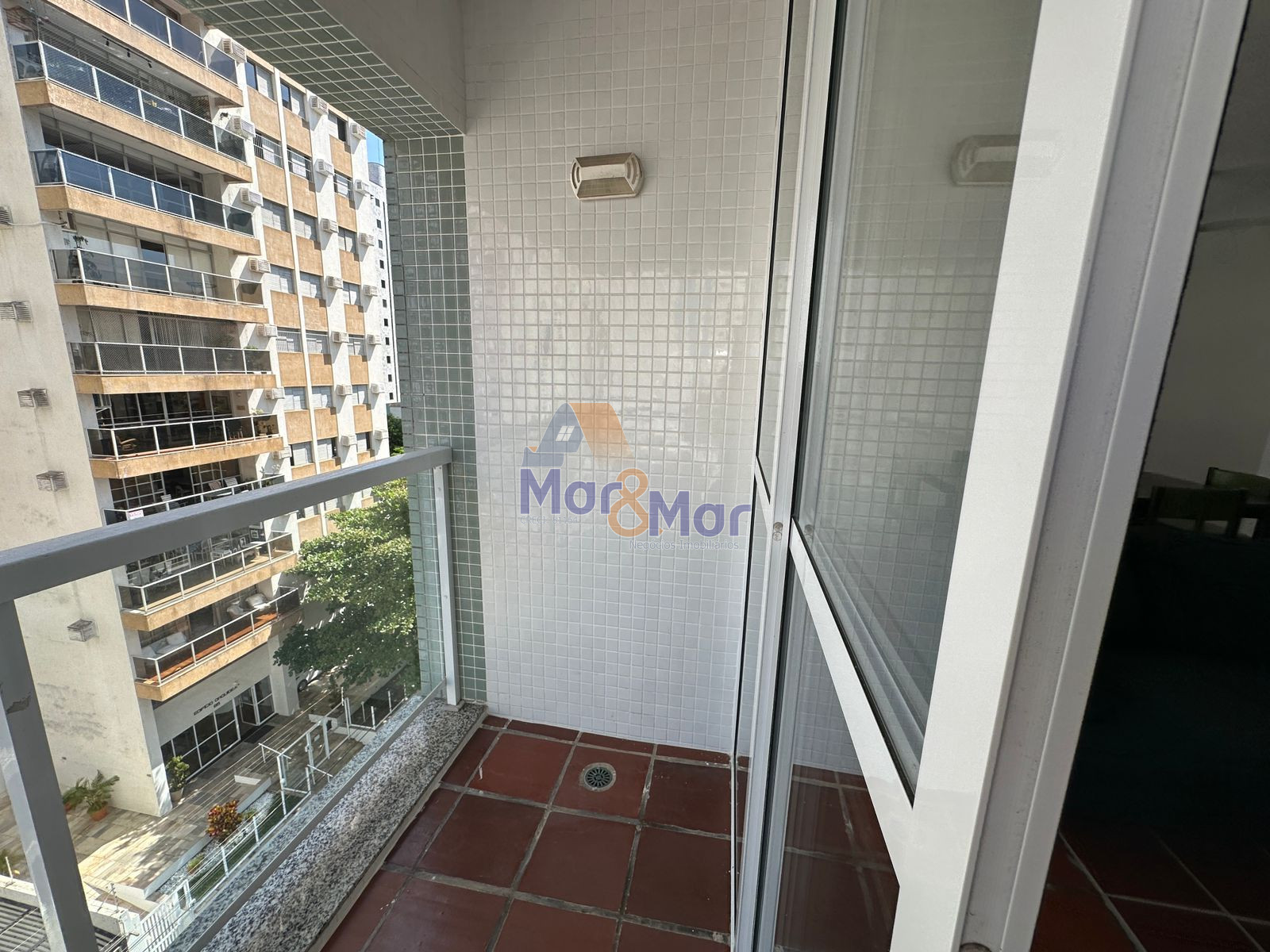 Apartamento na Praia das Pitangueiras, Guarujá - SP