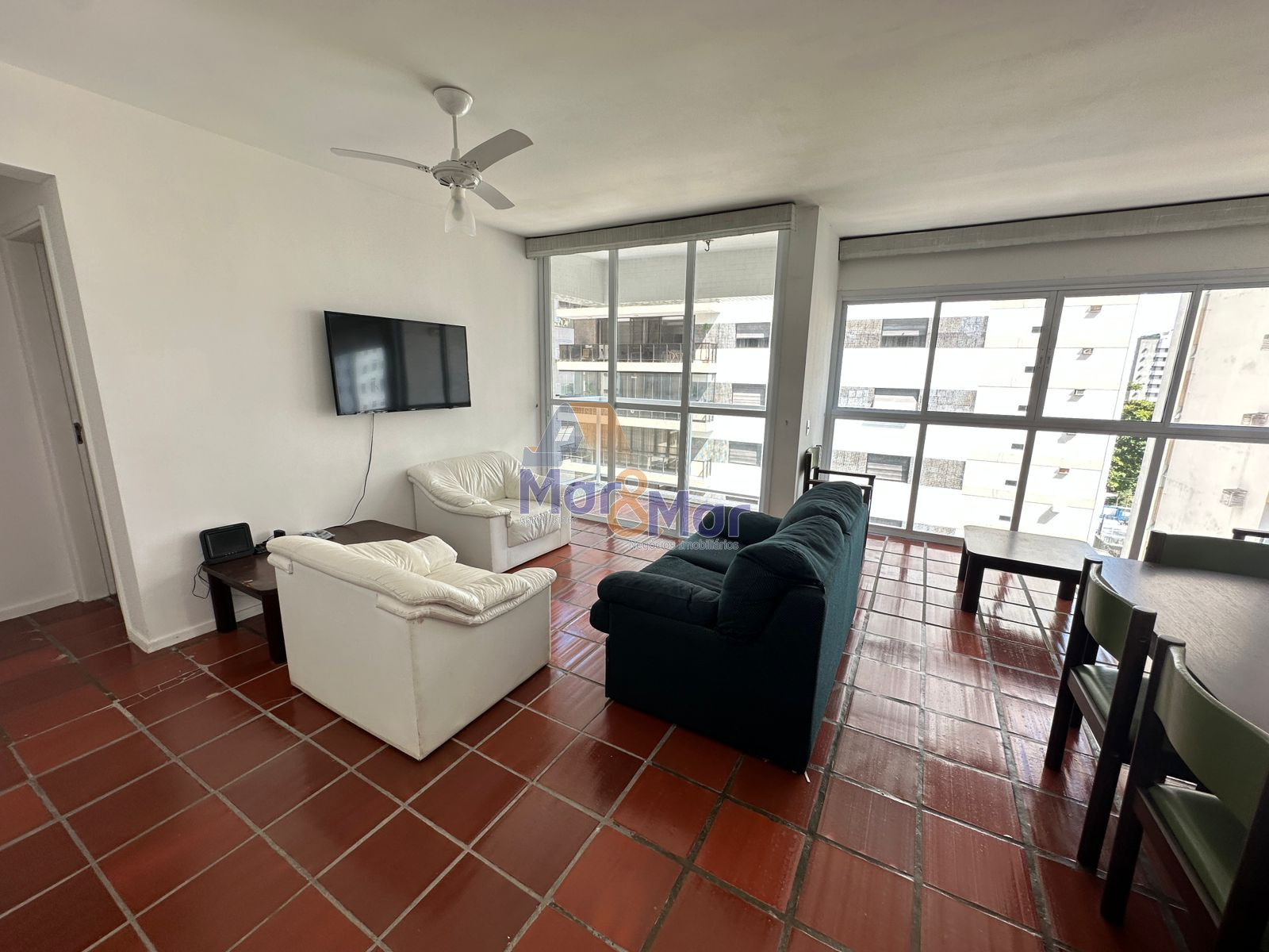 Apartamento na Praia das Pitangueiras, Guarujá - SP