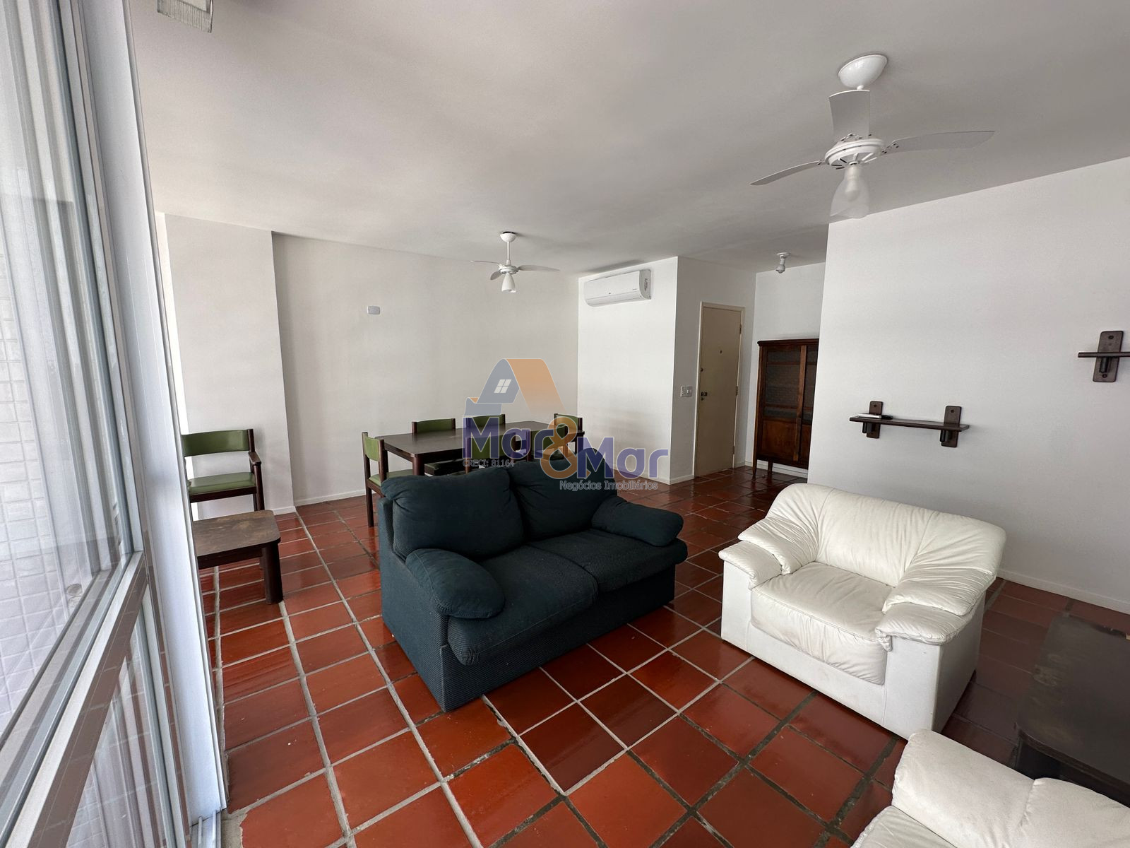Apartamento na Praia das Pitangueiras, Guarujá - SP