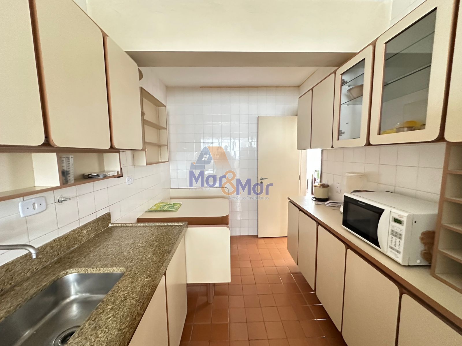 Apartamento na Praia das Pitangueiras, Guarujá - SP