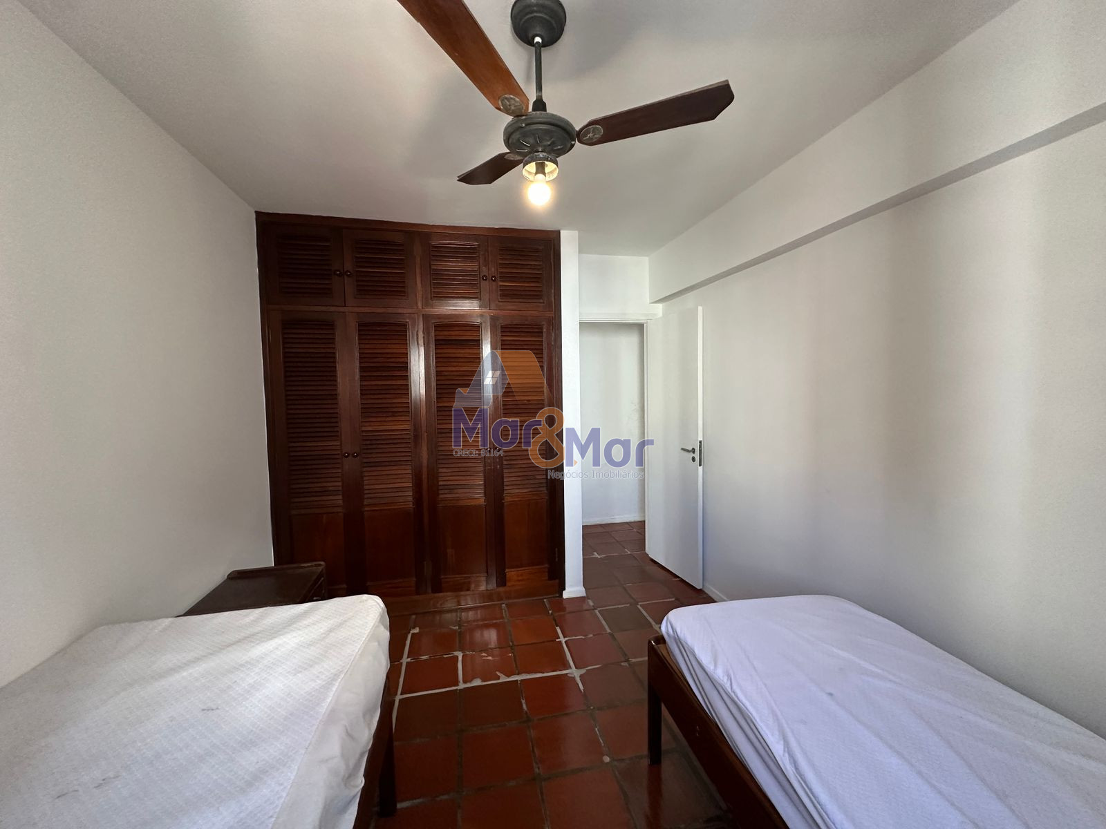 Apartamento na Praia das Pitangueiras, Guarujá - SP