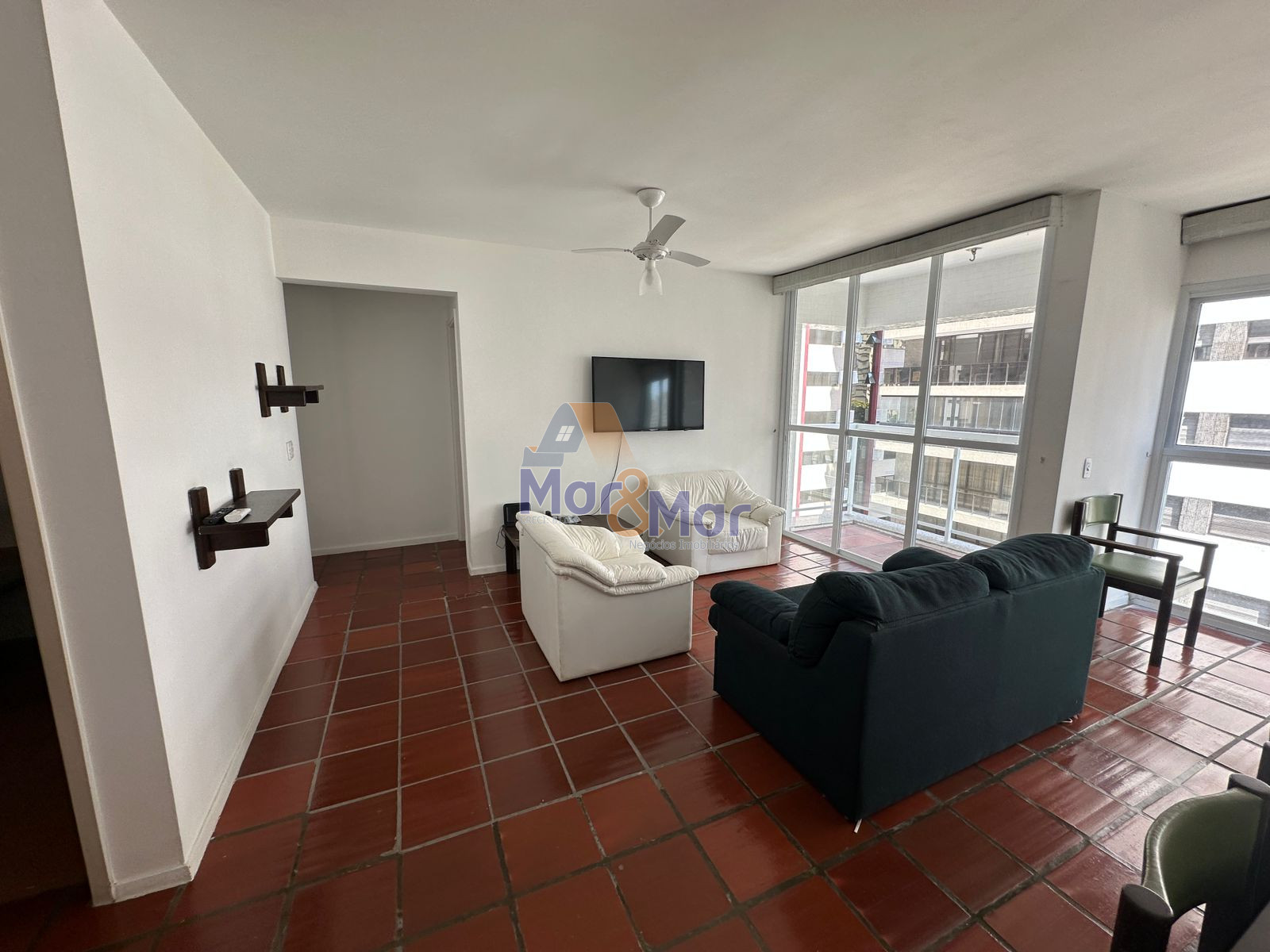 Apartamento na Praia das Pitangueiras, Guarujá - SP