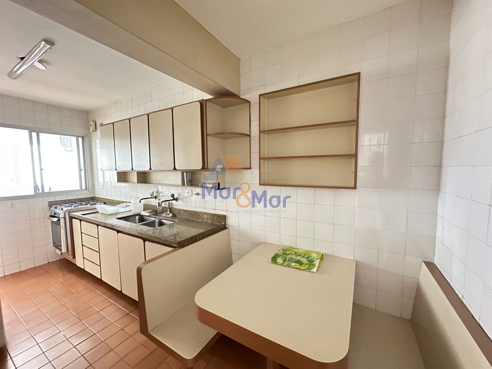 Apartamento na Praia das Pitangueiras, Guarujá - SP