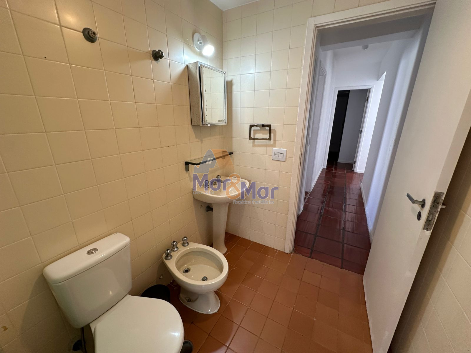 Apartamento na Praia das Pitangueiras, Guarujá - SP