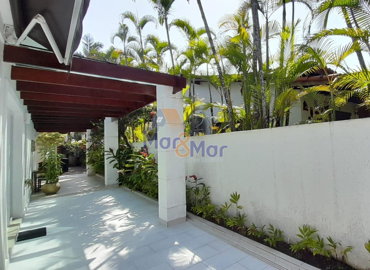 Casa em Condomínio na Praia da Enseada, Guarujá - SP