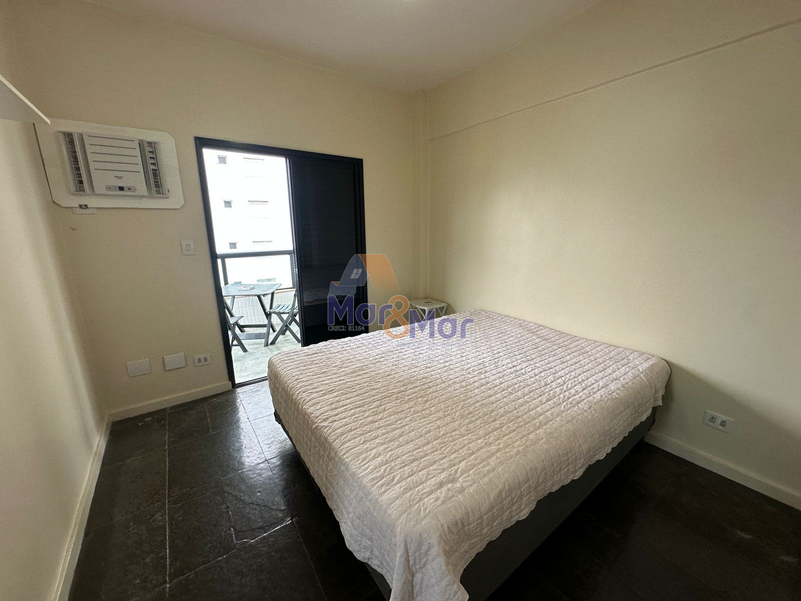 Apartamento na Praia das Astúrias, Guarujá - SP