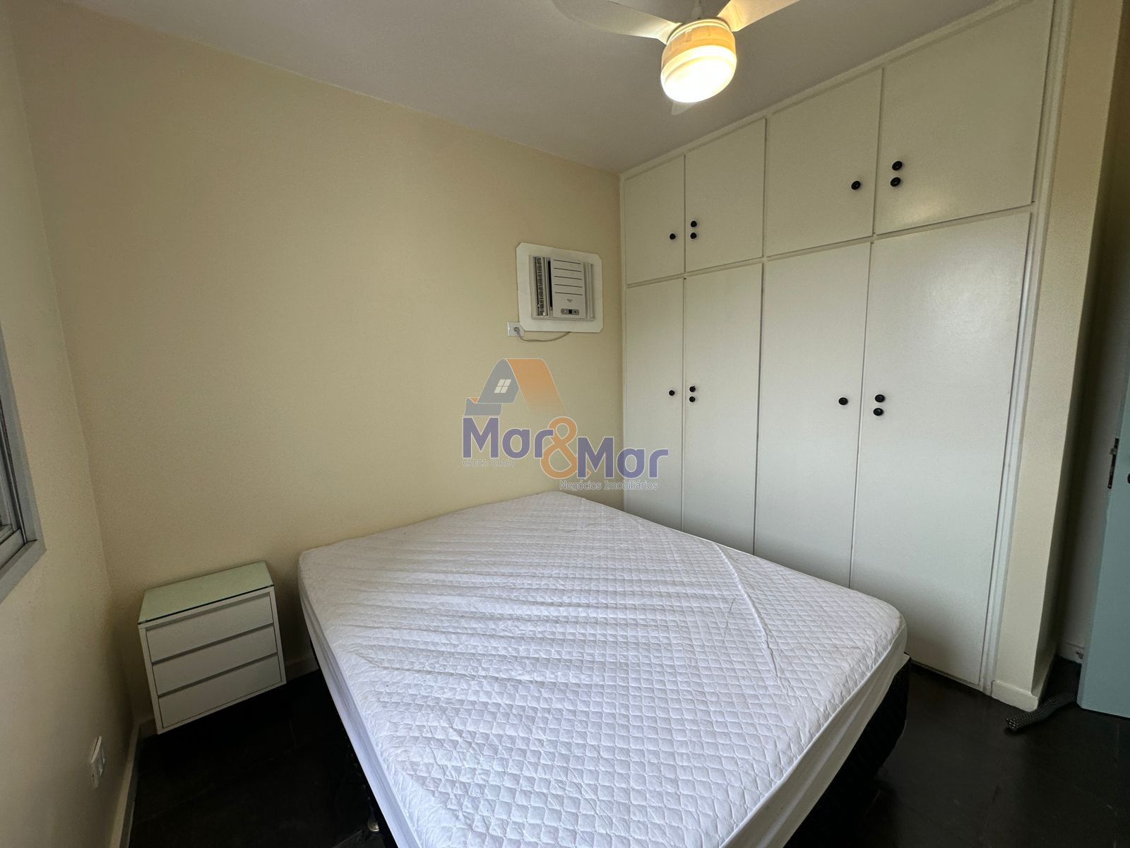 Apartamento na Praia das Astúrias, Guarujá - SP