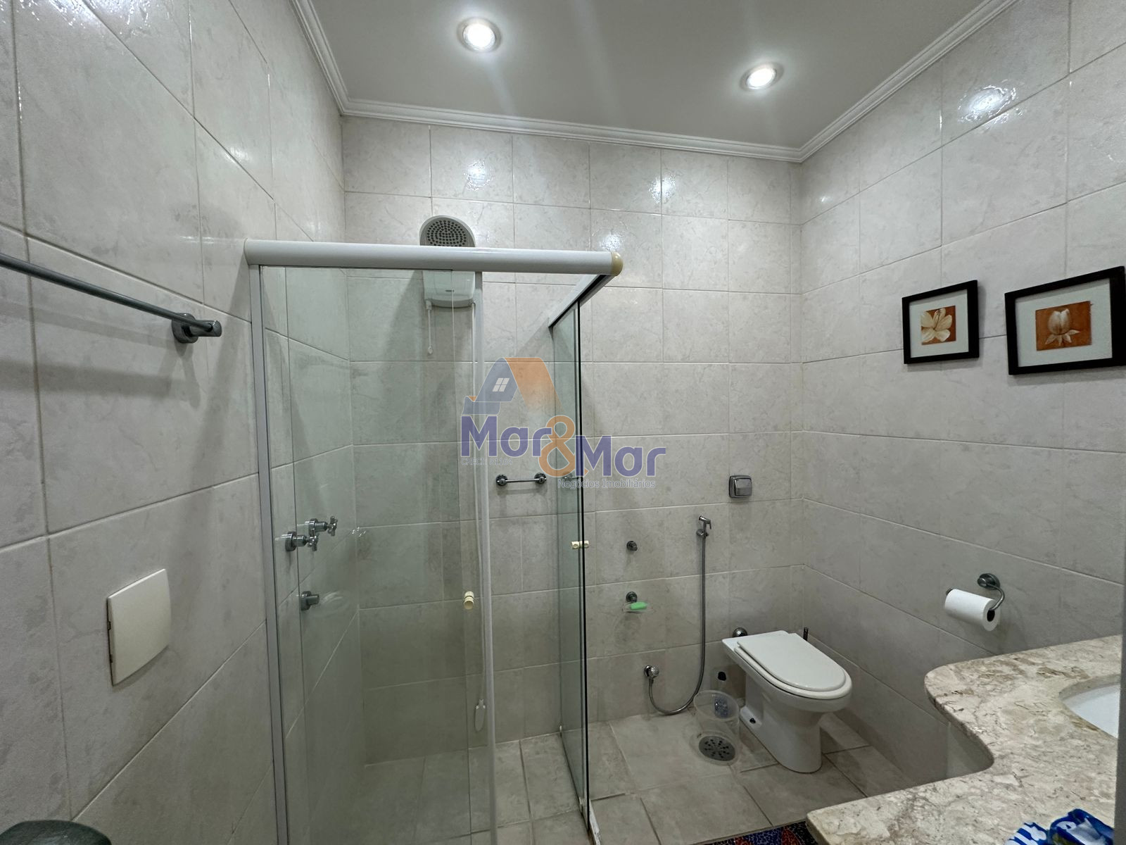 Apartamento Frente ao Mar nas Pitangueiras, Guarujá - SP