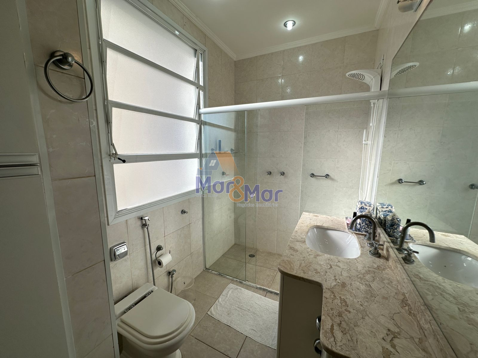 Apartamento Frente ao Mar nas Pitangueiras, Guarujá - SP