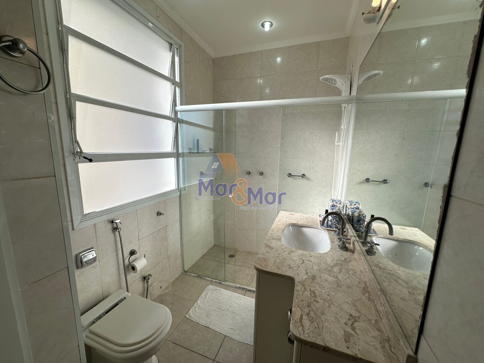 Apartamento Frente ao Mar nas Pitangueiras, Guarujá - SP
