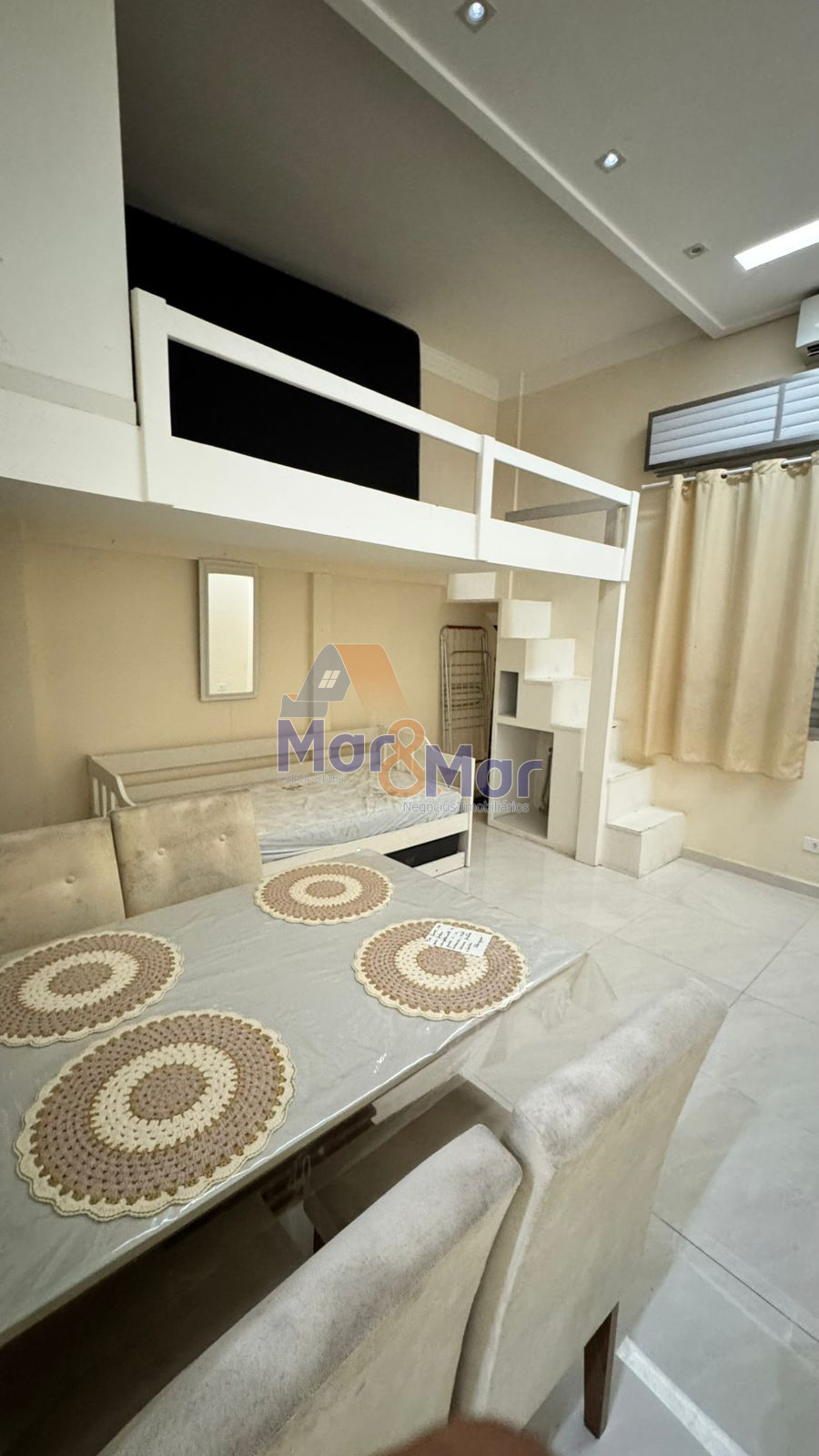 Apartamento na Praia das Pitangueiras, Guarujá - SP