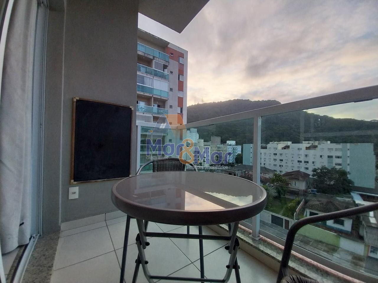 Apartamento na Praia da Enseada, Guarujá - SP