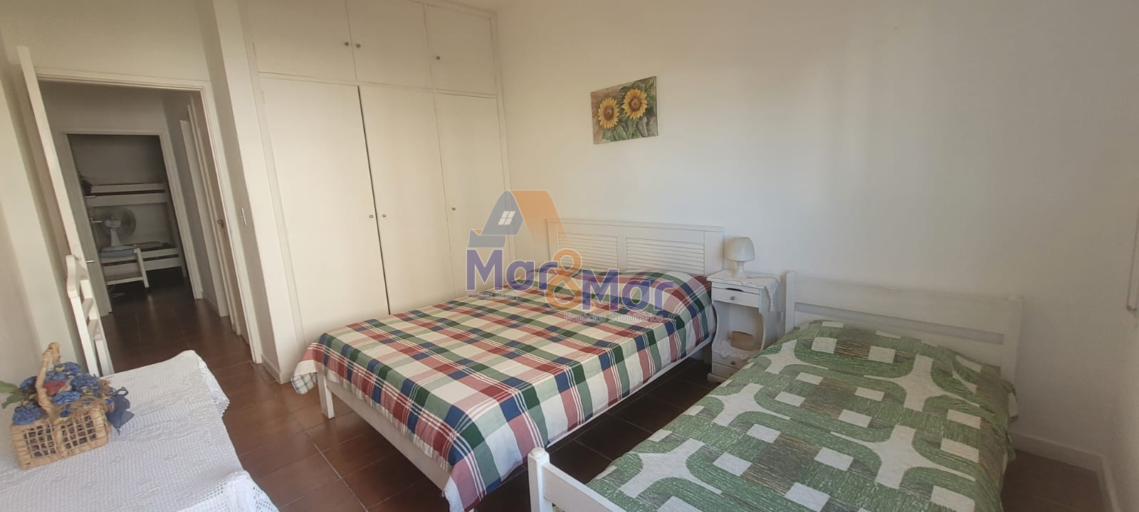 Apartamento na Praia das Pitangueiras, Guarujá - SP