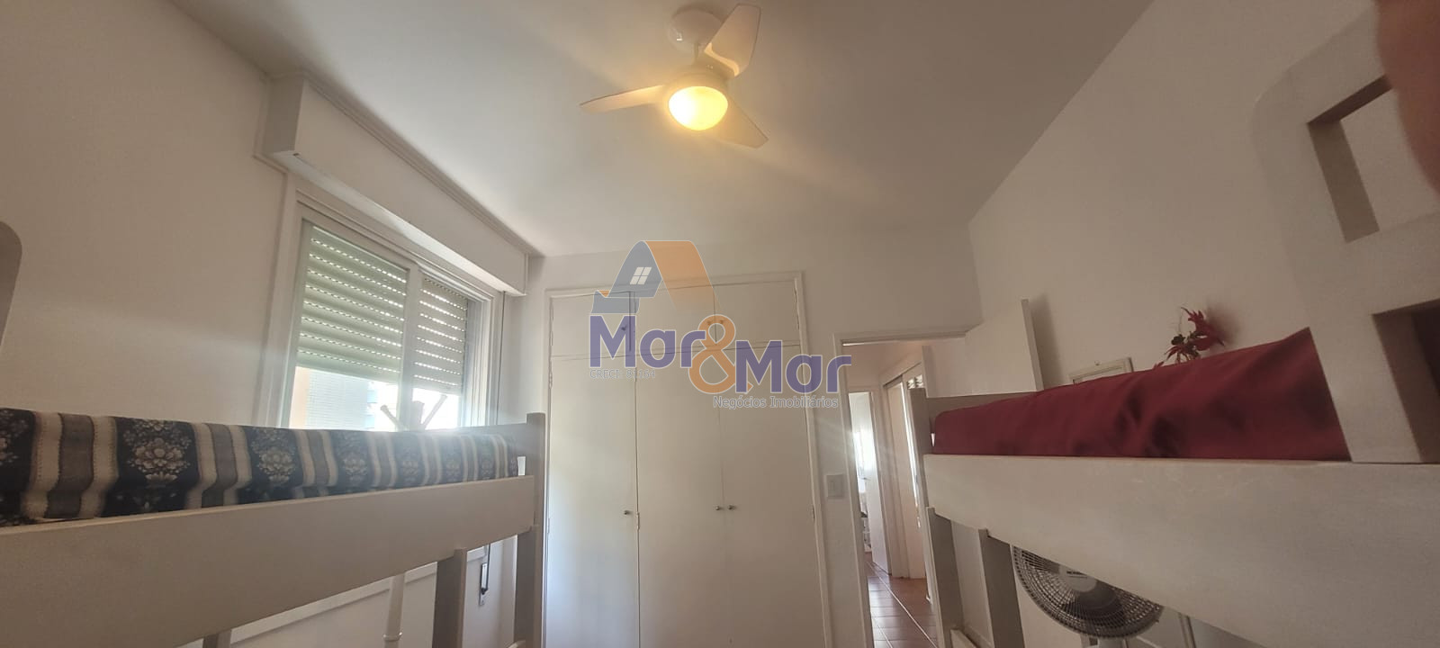 Apartamento na Praia das Pitangueiras, Guarujá - SP