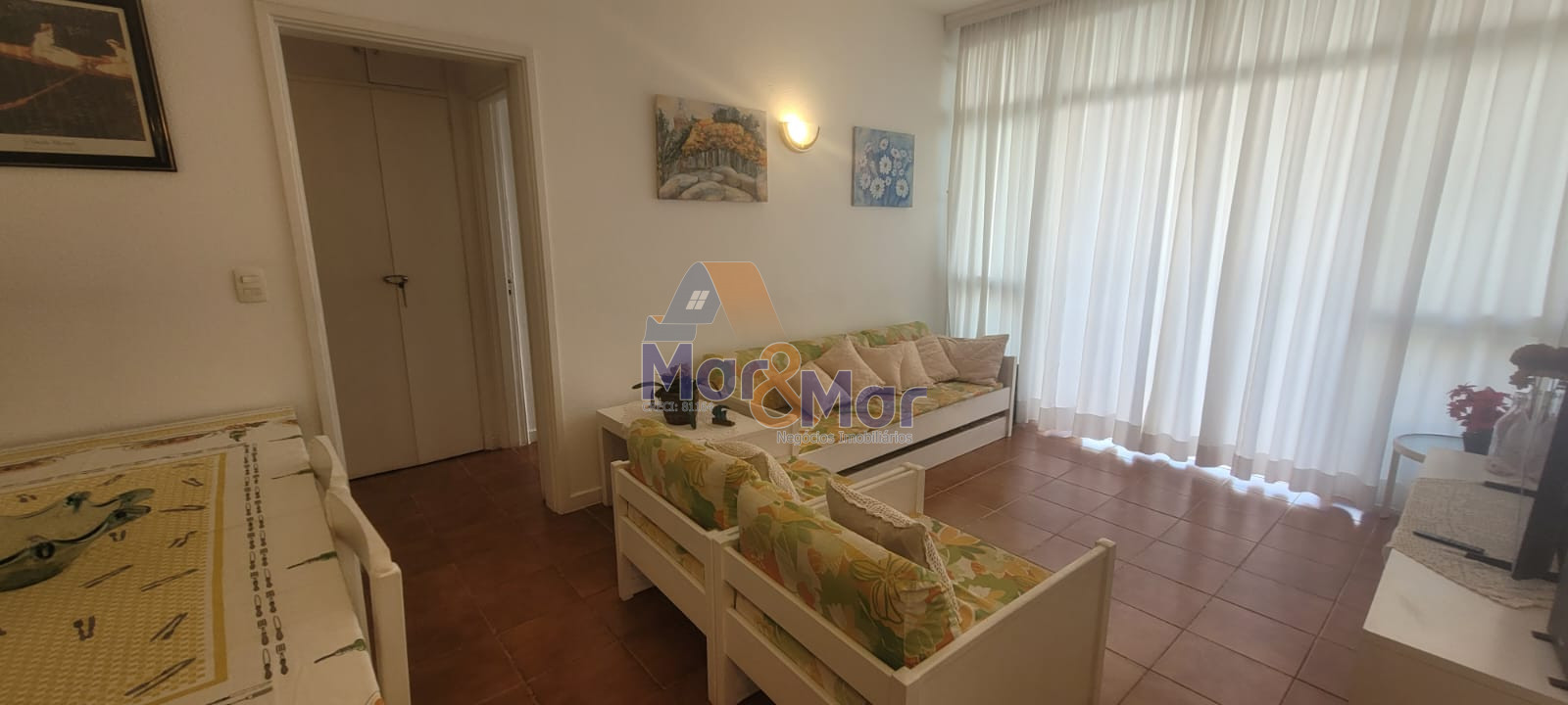 Apartamento na Praia das Pitangueiras, Guarujá - SP