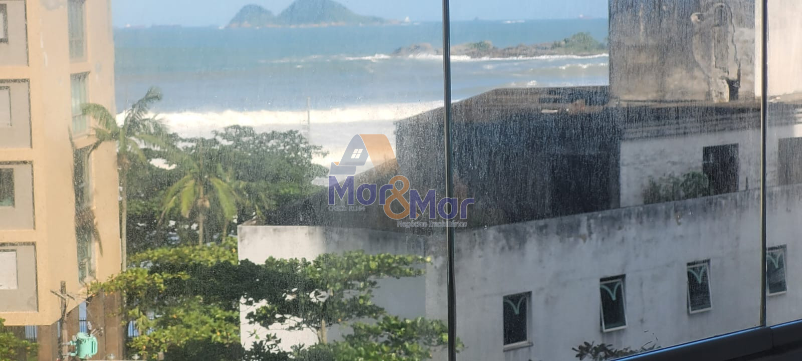 Apartamento na Praia das Pitangueiras, Guarujá - SP