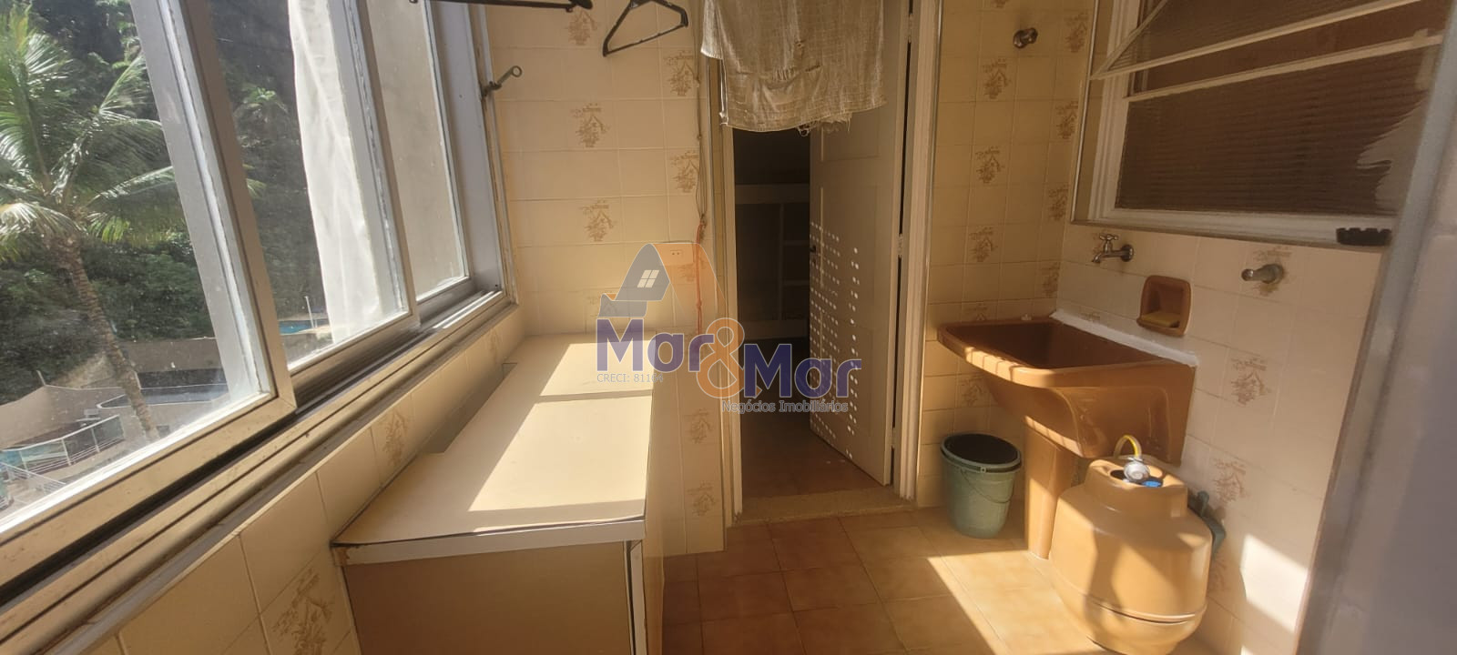 Apartamento na Praia das Pitangueiras, Guarujá - SP