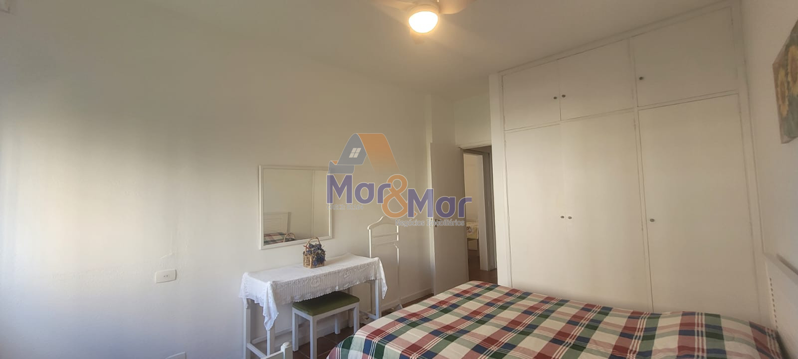 Apartamento na Praia das Pitangueiras, Guarujá - SP