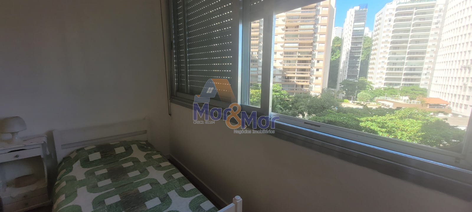 Apartamento na Praia das Pitangueiras, Guarujá - SP