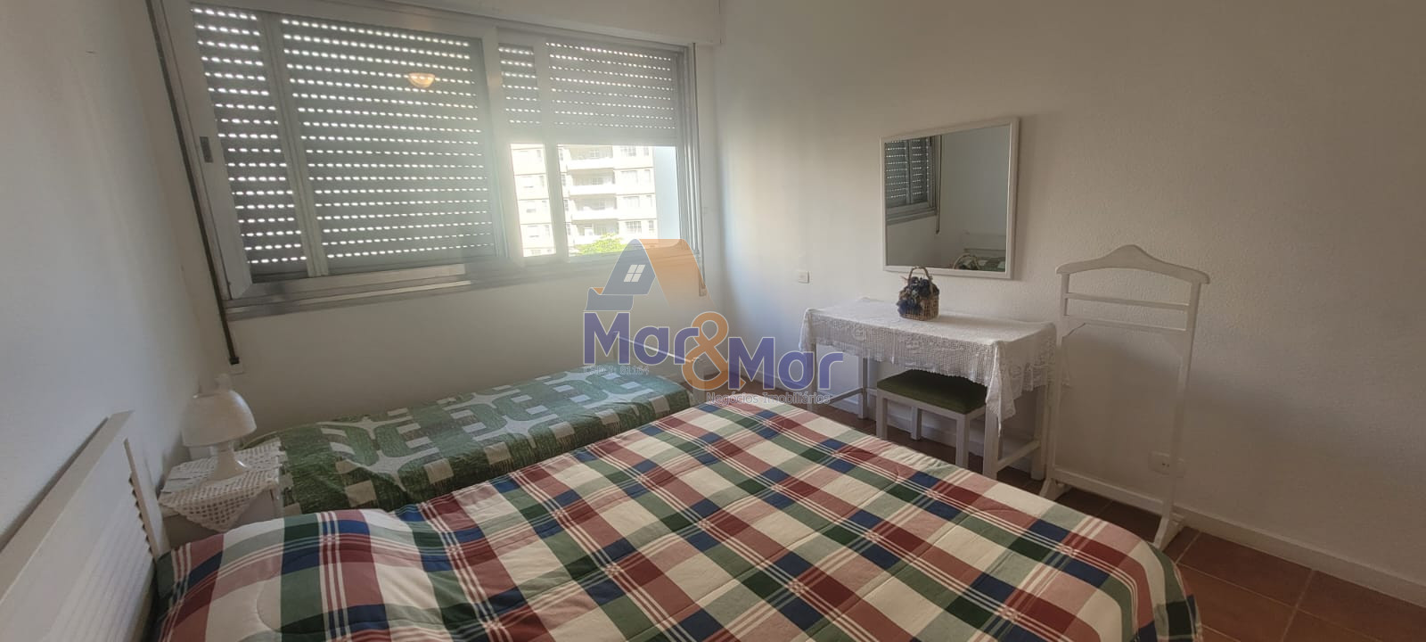 Apartamento na Praia das Pitangueiras, Guarujá - SP