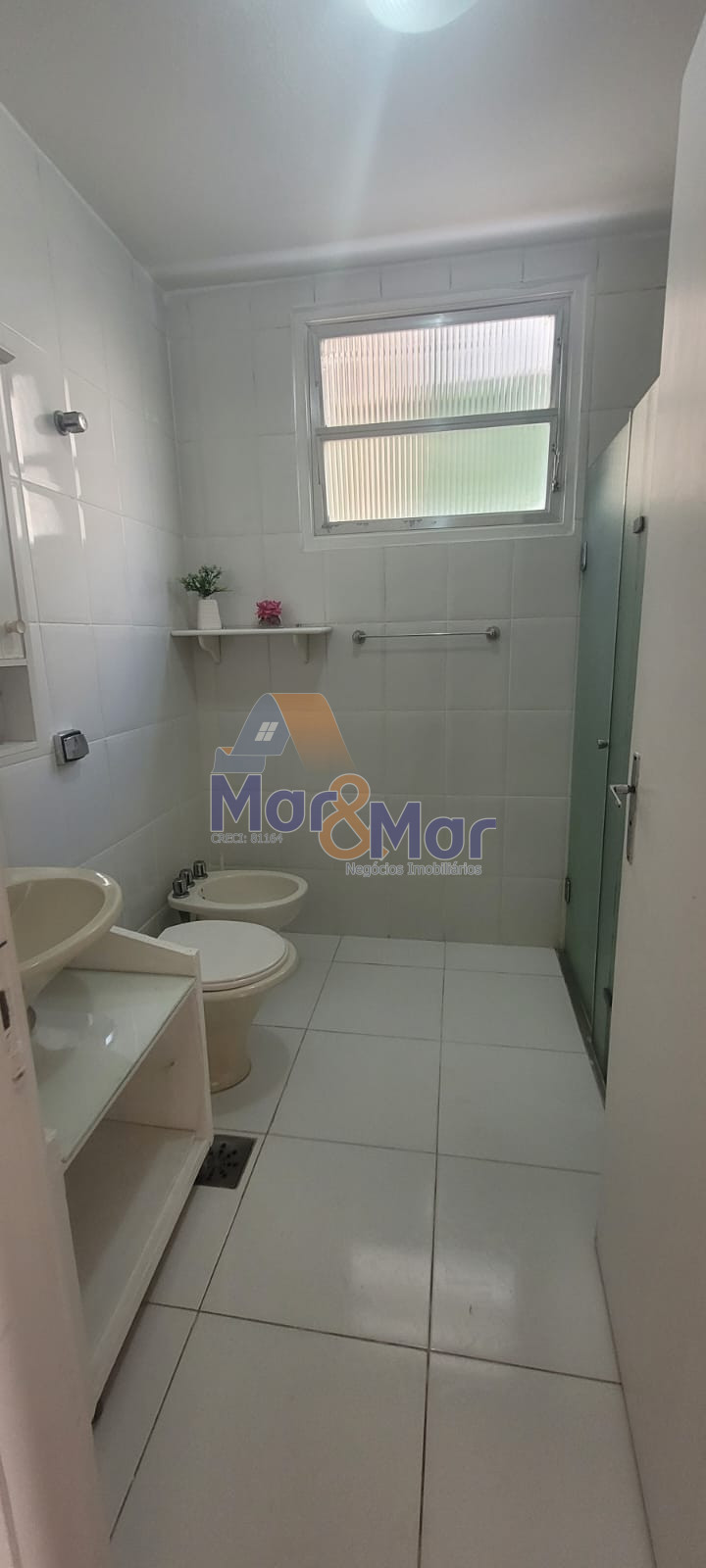 Apartamento na Praia das Pitangueiras, Guarujá - SP