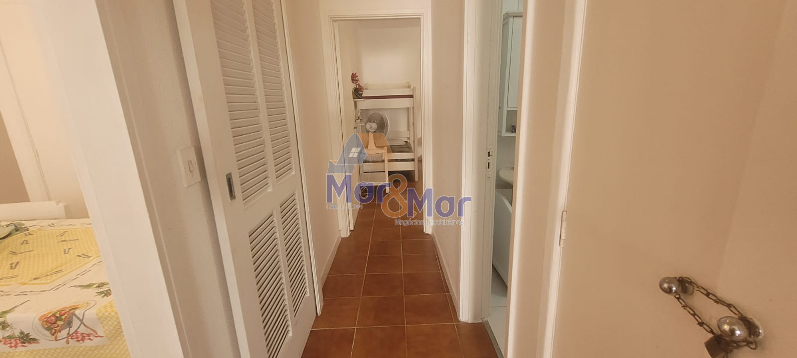 Apartamento na Praia das Pitangueiras, Guarujá - SP