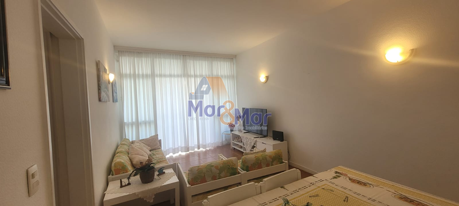 Apartamento na Praia das Pitangueiras, Guarujá - SP
