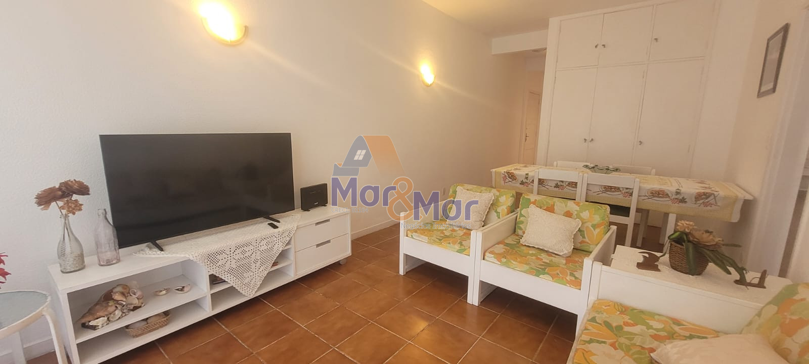 Apartamento na Praia das Pitangueiras, Guarujá - SP