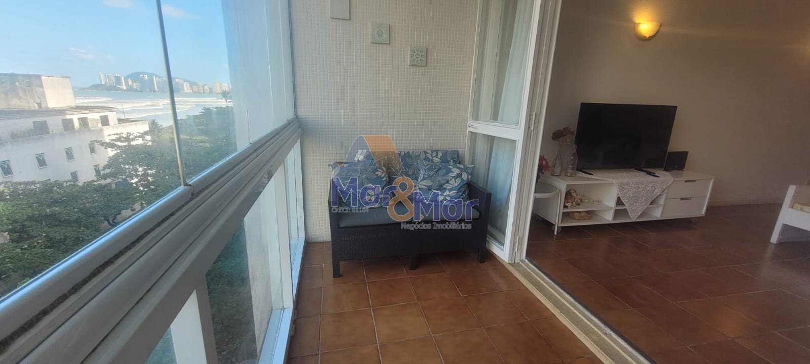 Apartamento na Praia das Pitangueiras, Guarujá - SP
