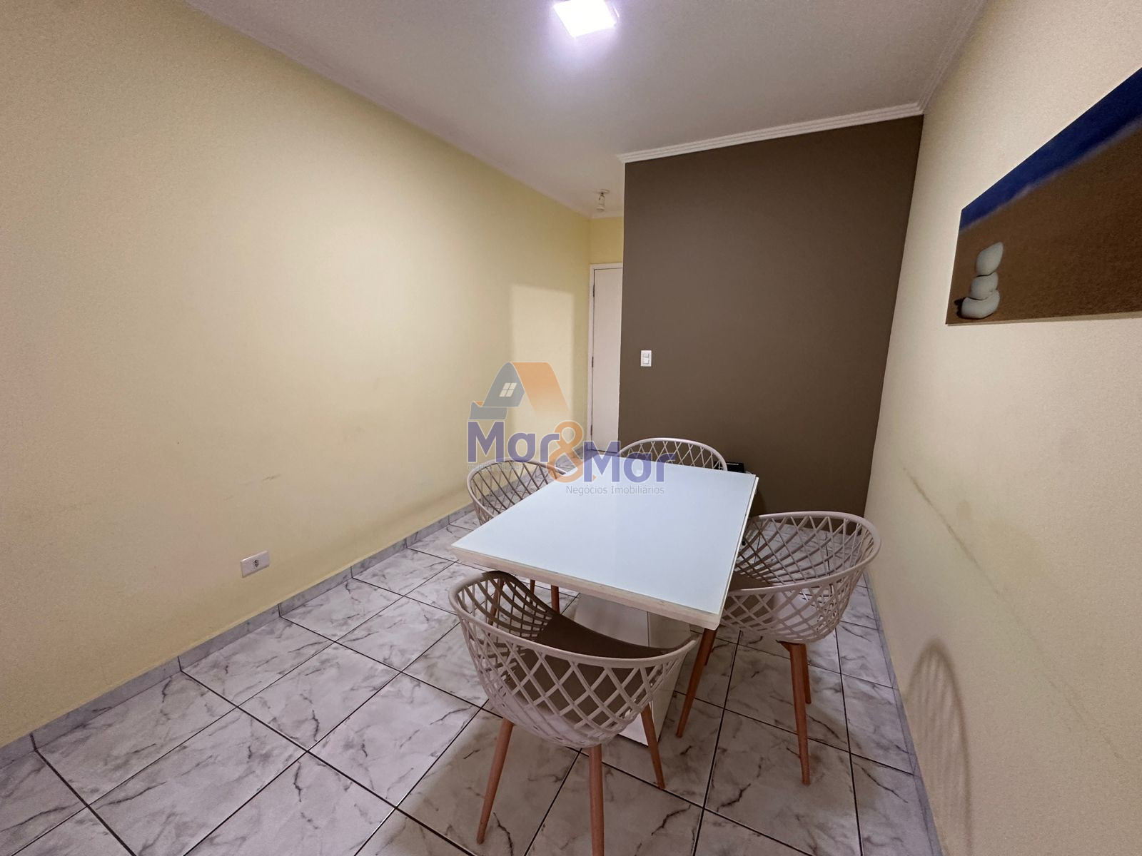 Apartamento na Praia das Pitangueiras, Guarujá - SP