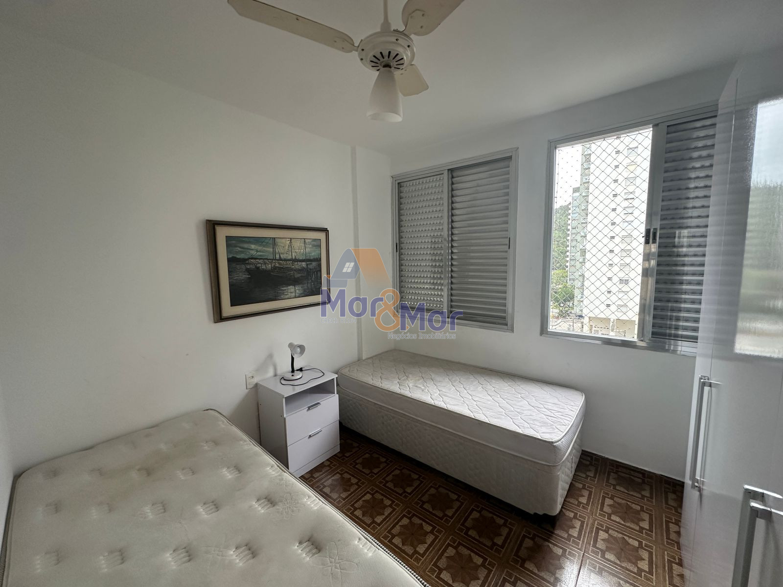 Apartamento na Praia das Pitangueiras, Guarujá - SP