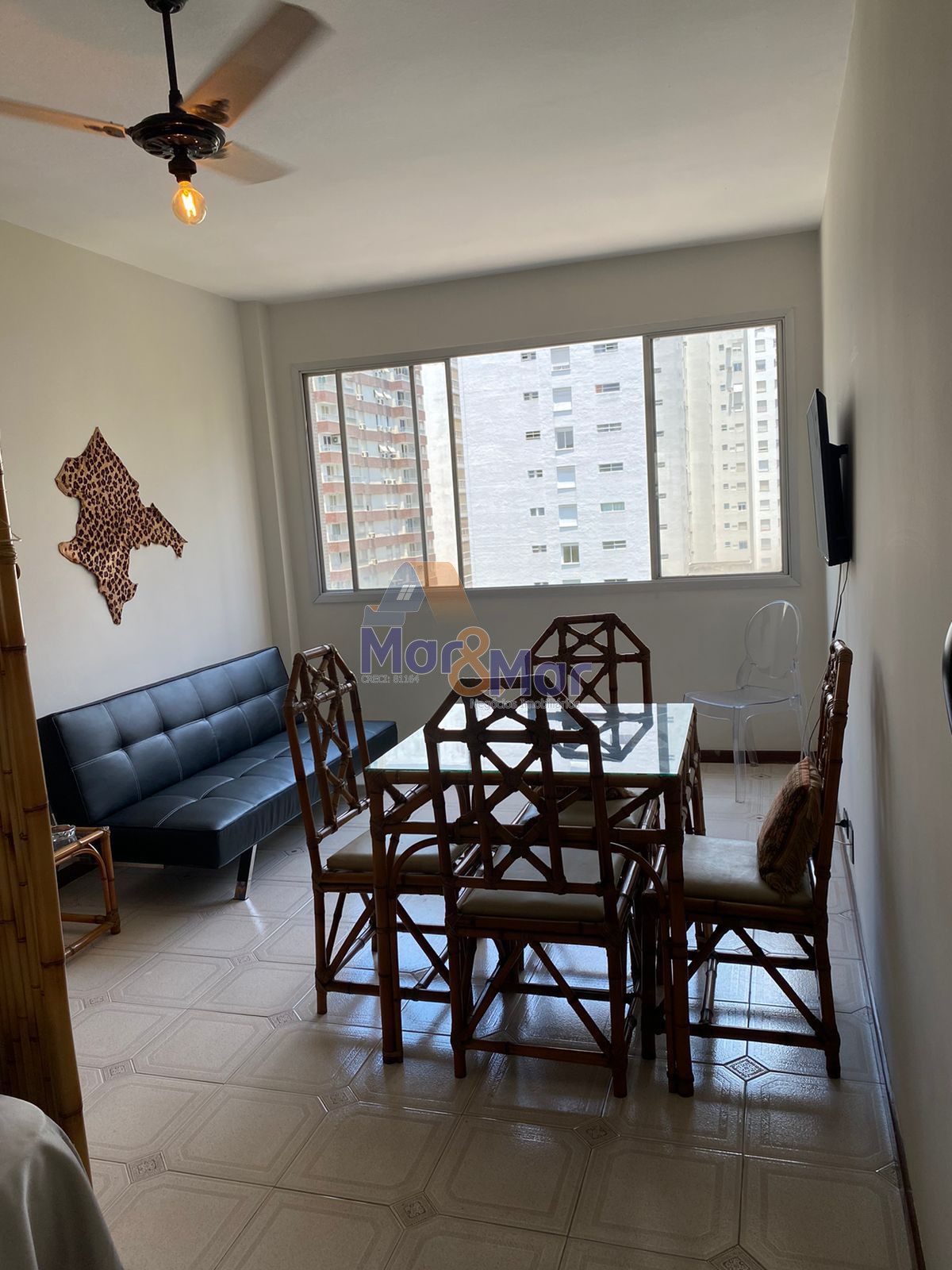 Apartamento na Praia das Pitangueiras, Guarujá - SP