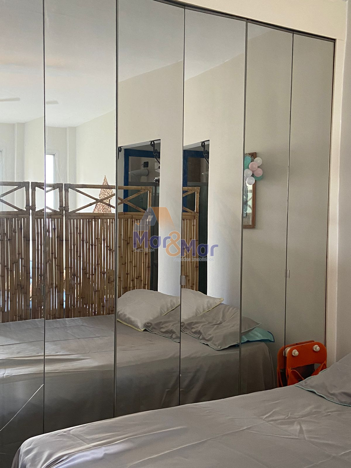Apartamento na Praia das Pitangueiras, Guarujá - SP