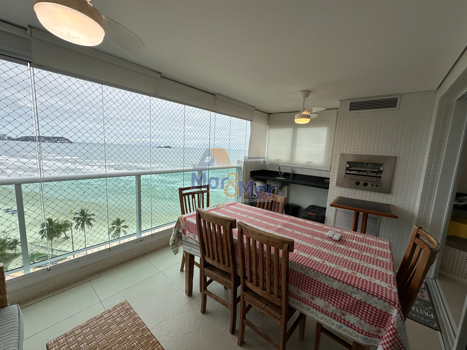 Apartamento na Praia da Enseada, Guarujá - SP
